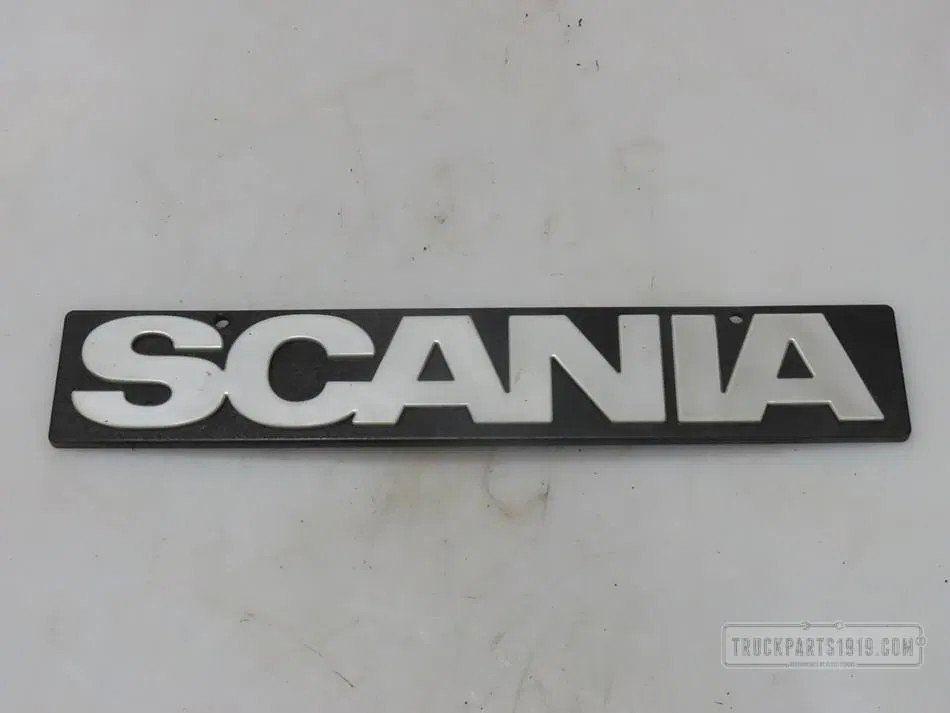 Scania 1368246 Logo spatbord, Auto-onderdelen, Vrachtwagen-onderdelen, Ophalen, Gebruikt, Scania, Carrosserie en Plaatwerk