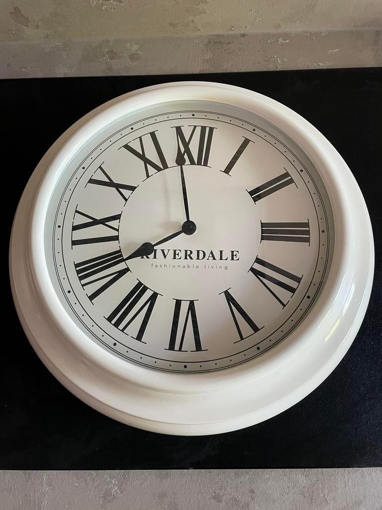 Riverdale klok, Huis en Inrichting, Woonaccessoires | Klokken, Ophalen of Verzenden, Zo goed als nieuw, Wandklok
