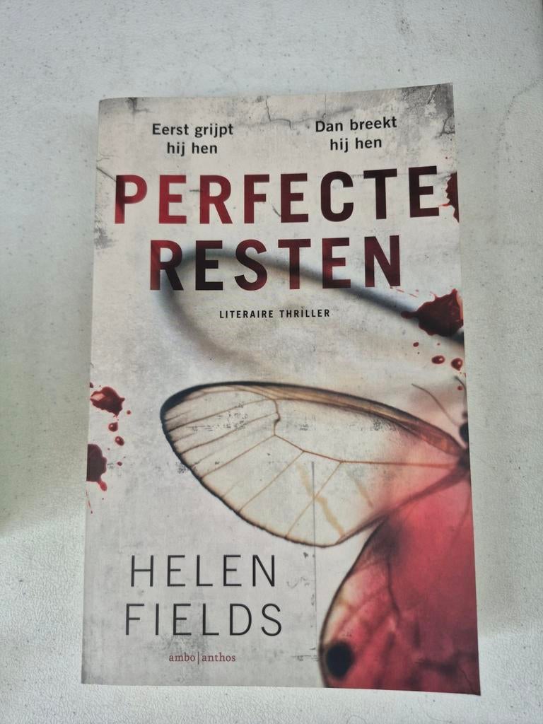 Helen Fields - Perfecte resten - DPG Media, Boeken, Thrillers, Zo goed als nieuw, Ophalen of Verzenden