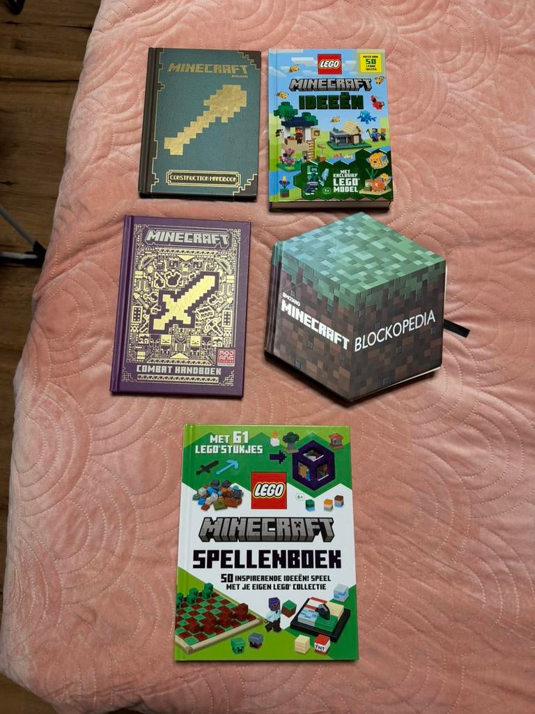 Diverse boeken van minecraft, Ophalen of Verzenden, Zo goed als nieuw