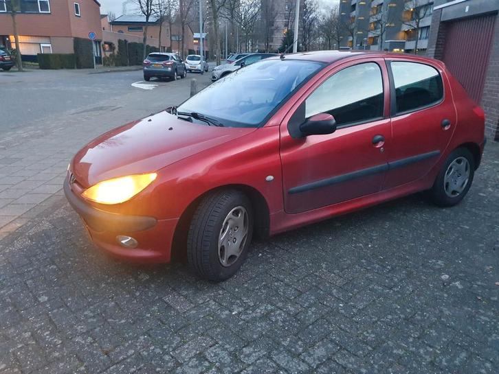 Peugeot 206 1.6 16V 5D 2002 Rood, Auto's, Peugeot, Particulier, Benzine, Euro 4, C, Hatchback, Handgeschakeld, Origineel Nederlands