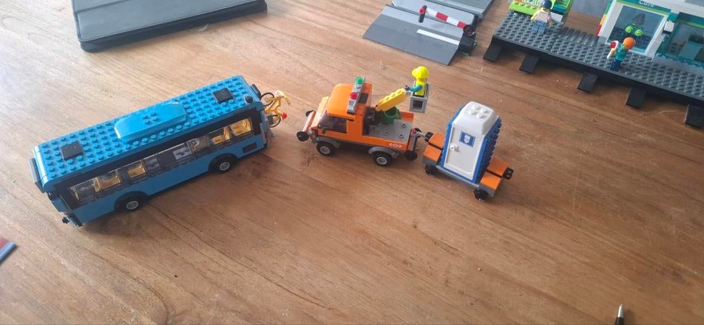 Te koop twee Lego treinen plus toebehoren, Ophalen