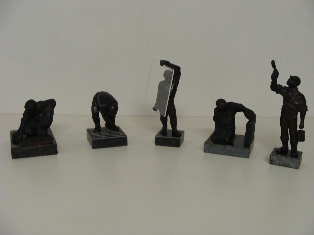 bronzen beeldjes allemaal een beroep voorstellend., Verzamelen, Ophalen, Nieuw, Mens