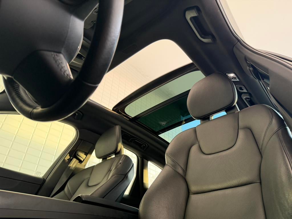 Volvo XC60 T8 twin engin AWD - Inscription - NAP, Auto's, Volvo, Automaat, Zwart, 320 pk, Lichtsensor