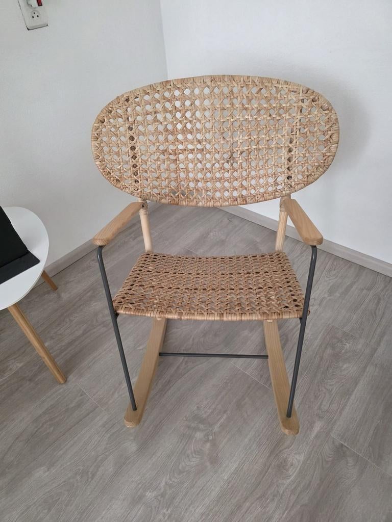 Mooie rotan/riet schommelstoel met houten frame, Ophalen of Verzenden, Zo goed als nieuw, Stoel(en)