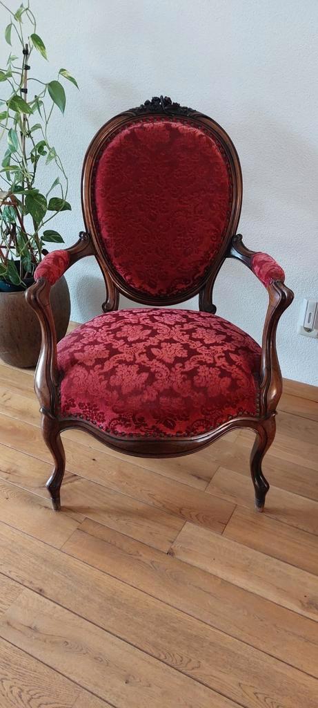 2x Antieke Louis XVI-stijl fauteuil met medaillon rug, Huis en Inrichting, Fauteuils, Gebruikt, Hout, Stof, 50 tot 75 cm, Minder dan 75 cm