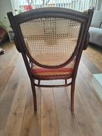 Houten stoel met rotan rugleuning en gestreepte zitting., Ophalen