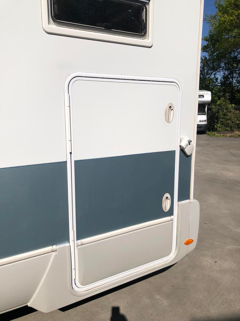 Caravans And Camping 5-6