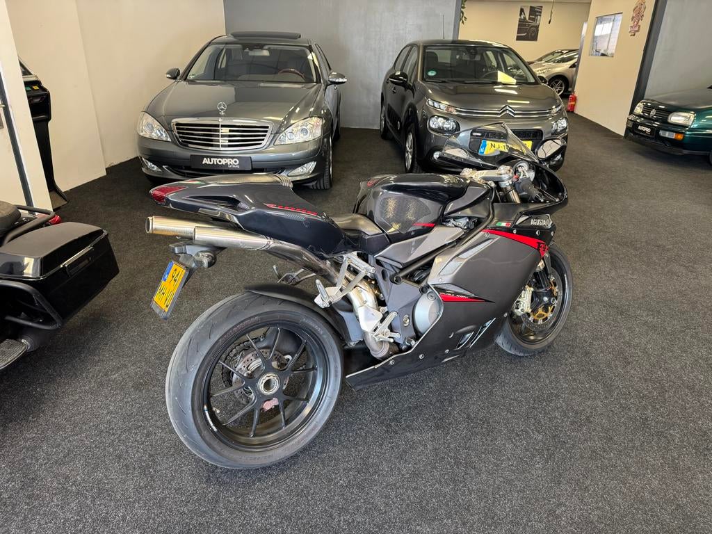 MV Agusta F4 1000 - Italiaanse Supersport, Sportuitlaat, 4 cilinders, Motorrijbewijs A, Super Sport