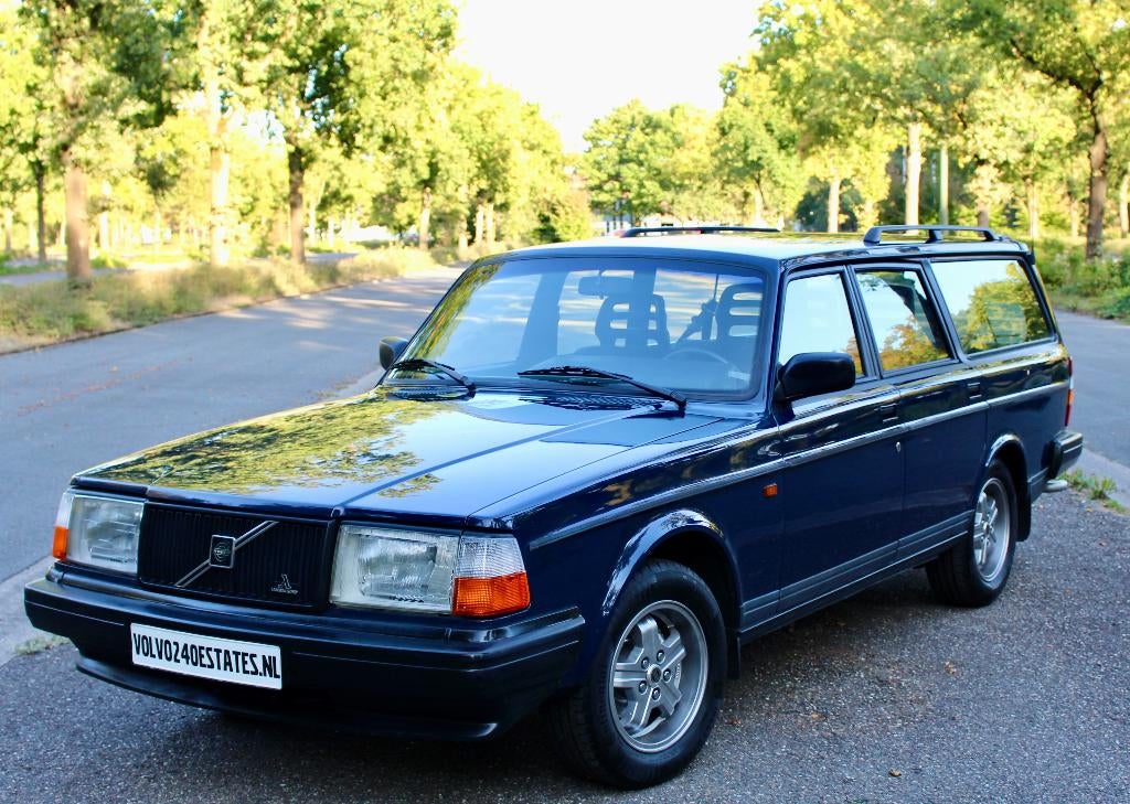 Volvo 240 2.0i Polar Estate Midnight Blue, Auto's, Volvo, 662 kg, 4 cilinders, Blauw, Stationwagon