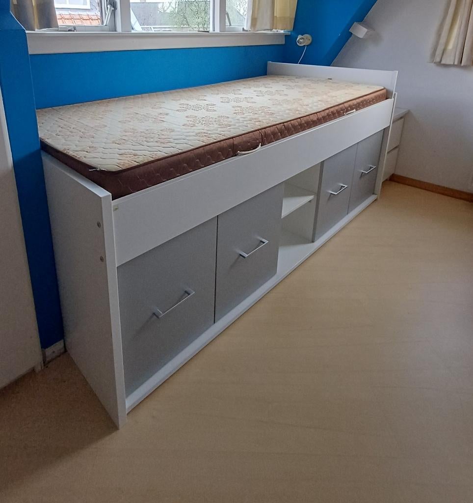 1 persoonsbed met ingebouwde kastjes, lattenbodem, matras, Ophalen, 90 cm, Eenpersoons, Wit