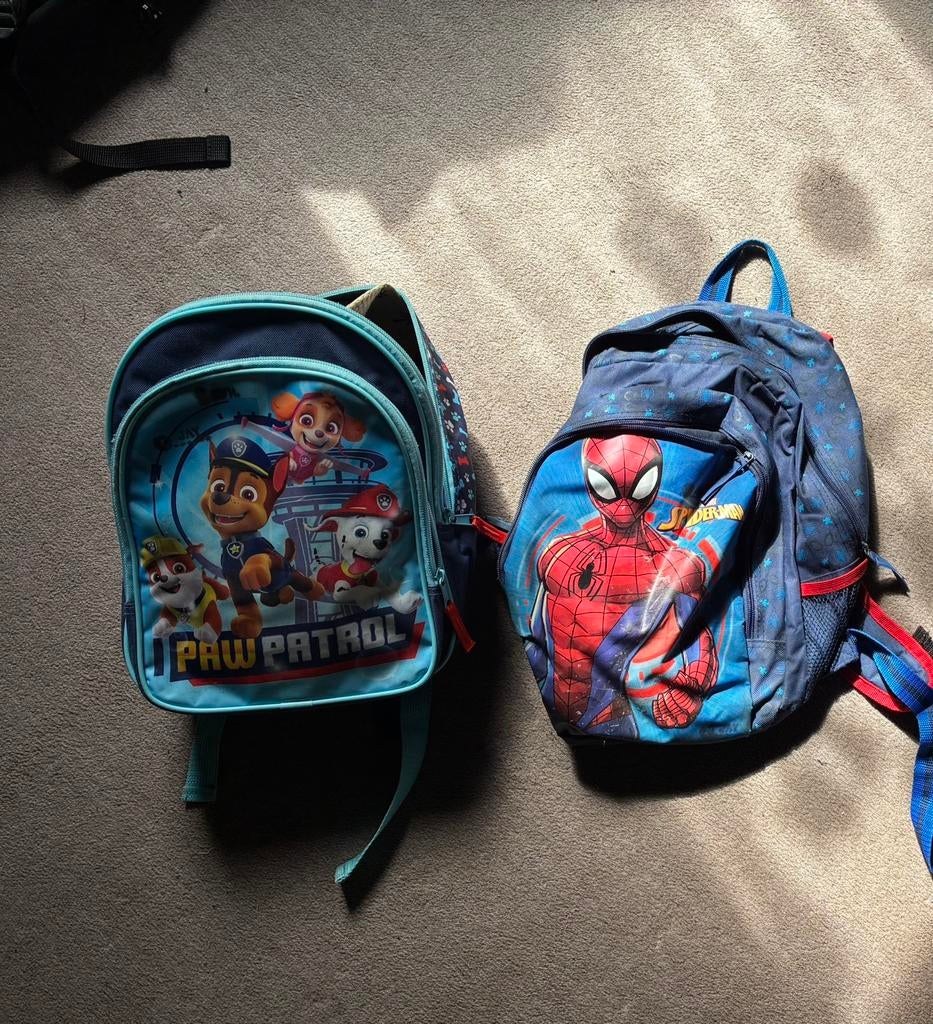 Twee tassen in goede staat, Ophalen, Zo goed als nieuw