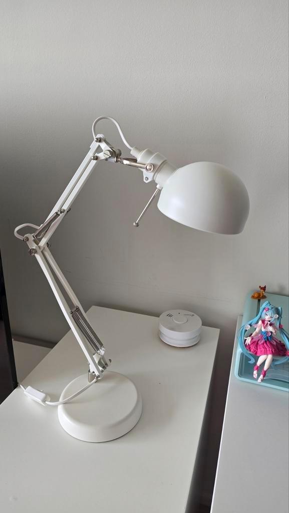 IKEA FORSÅ bureaulamp, wit, Huis en Inrichting, Lampen | Tafellampen, Zo goed als nieuw, 50 tot 75 cm, Metaal, Ophalen