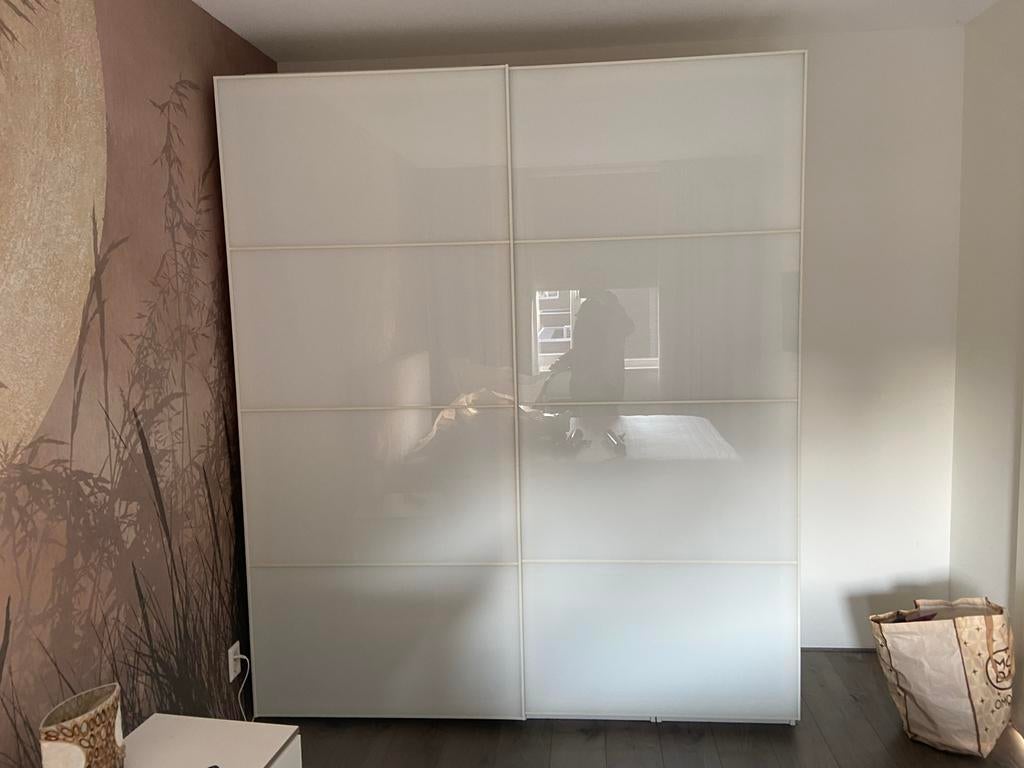 IKEA Pax kast met glazen schuifdeuren en verlichting, Huis en Inrichting, Kasten | Kledingkasten, Ophalen, Gebruikt, 200 cm of meer