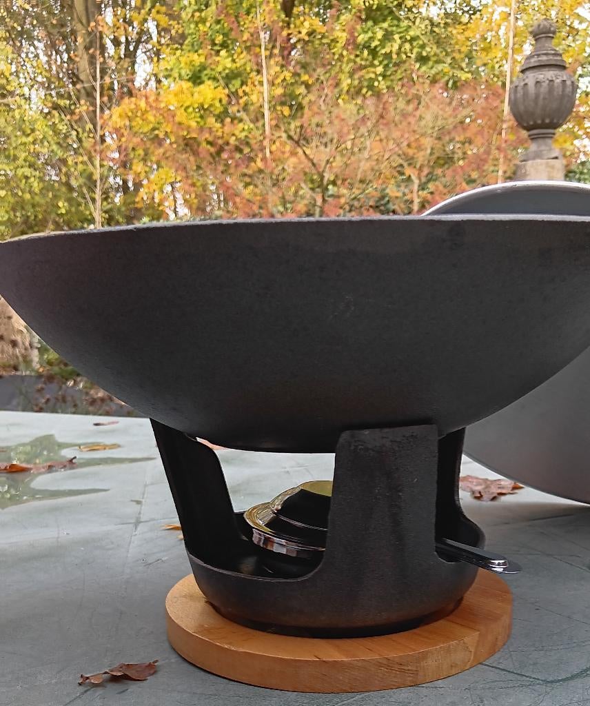 NIEUW Gietijzer wok Chinese fondue incl houder brander (G202, Gietijzer, Nieuw, Ophalen of Verzenden, Keramische plaat