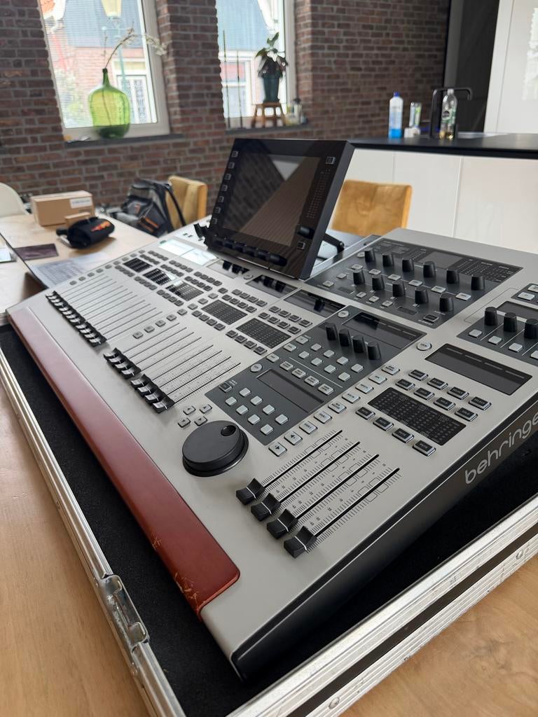 Behringer Wing Digitaal Mengpaneel in kist, Muziek en Instrumenten, Mengpanelen, Ophalen, Zo goed als nieuw, 20 kanalen of meer
