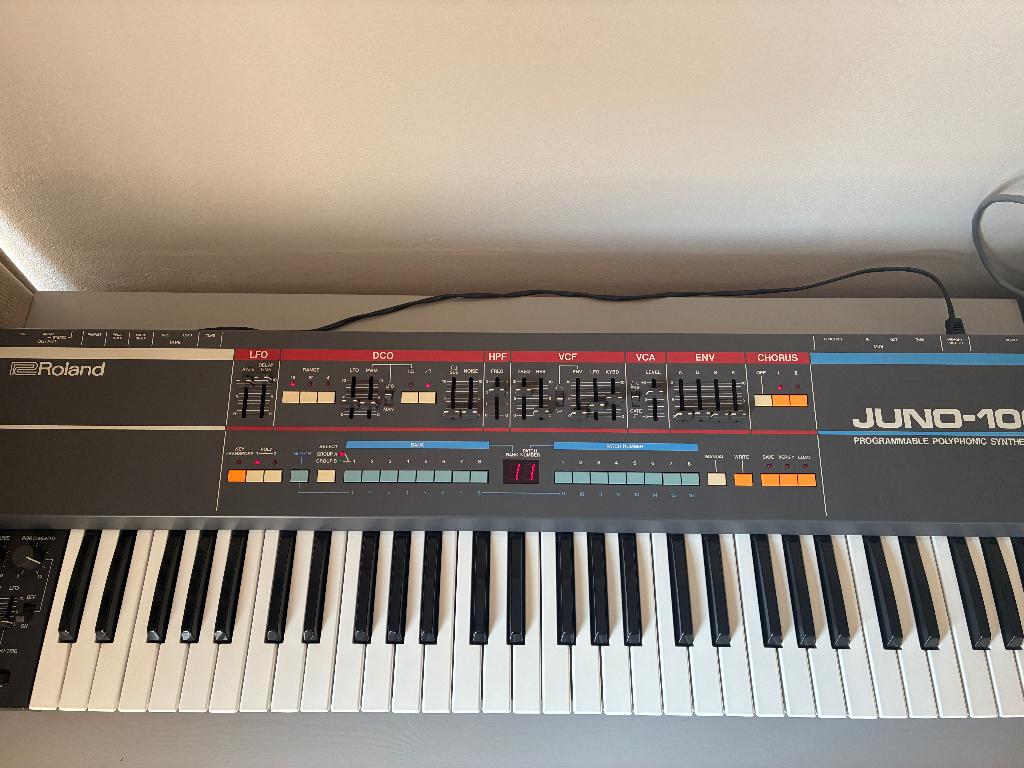 Roland Juno 106 in super nette staat, Muziek en Instrumenten, Synthesizers, Roland, Ophalen of Verzenden, Met midi-aansluiting