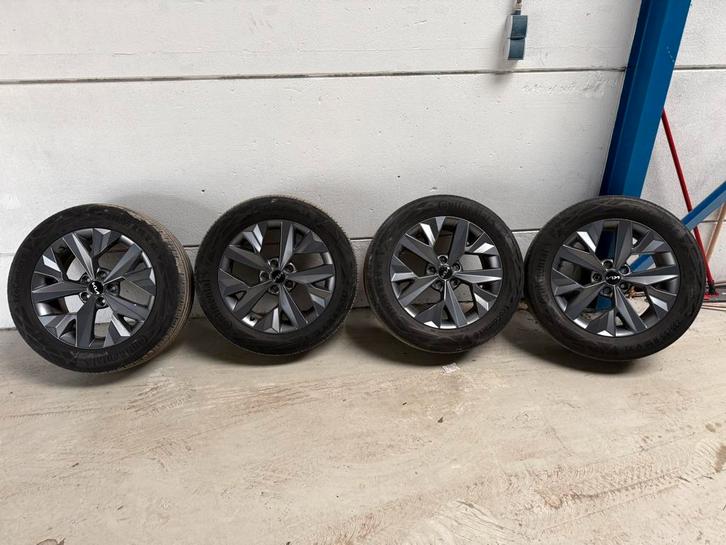 Kia Sportage facelift zomerbanden set 18 inch (origineel), Auto-onderdelen, Banden en Velgen, Banden en Velgen, Zomerbanden, 18 inch