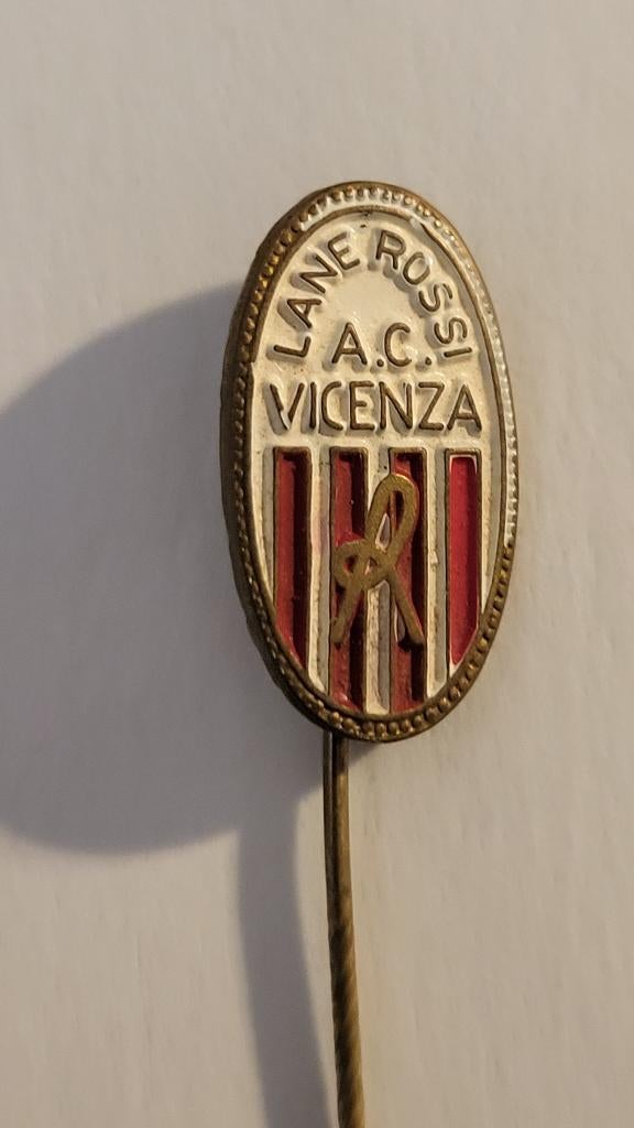 Voetbal speldje  AC Vicenza, Verzenden, Gebruikt, Sport, Speldje of Pin