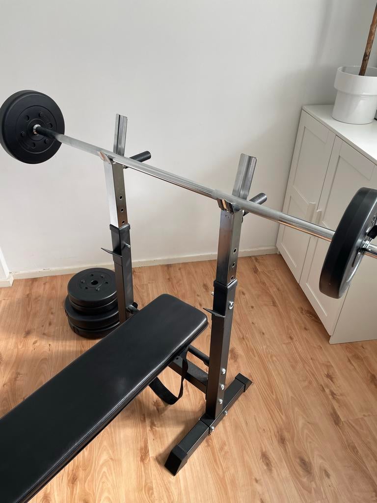 Halterbank met halterstang en gewichten, Sport en Fitness, Fitnessmaterialen, Ophalen, Gebruikt, Borst, Halterset