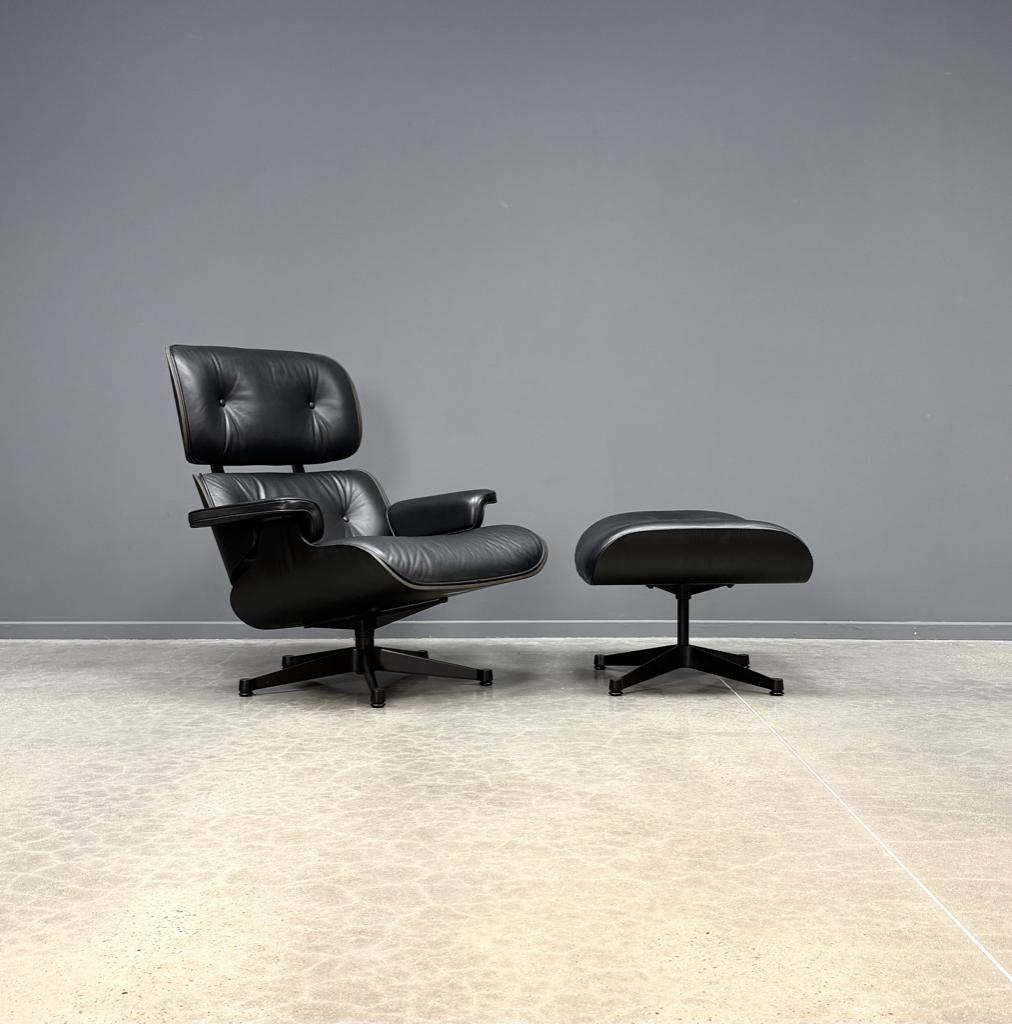 Eames lounge chair + ottoman, "full black edition" 2x, Huis en Inrichting, Fauteuils, Ophalen of Verzenden, Zo goed als nieuw