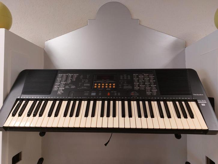 Technics KN300, Muziek en Instrumenten, Keyboards, Gebruikt, 61 toetsen, Technics, Midi-aansluiting, Ophalen of Verzenden