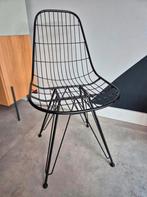 Zwarte metalen draadstoel in Vitra-stijl, Ophalen