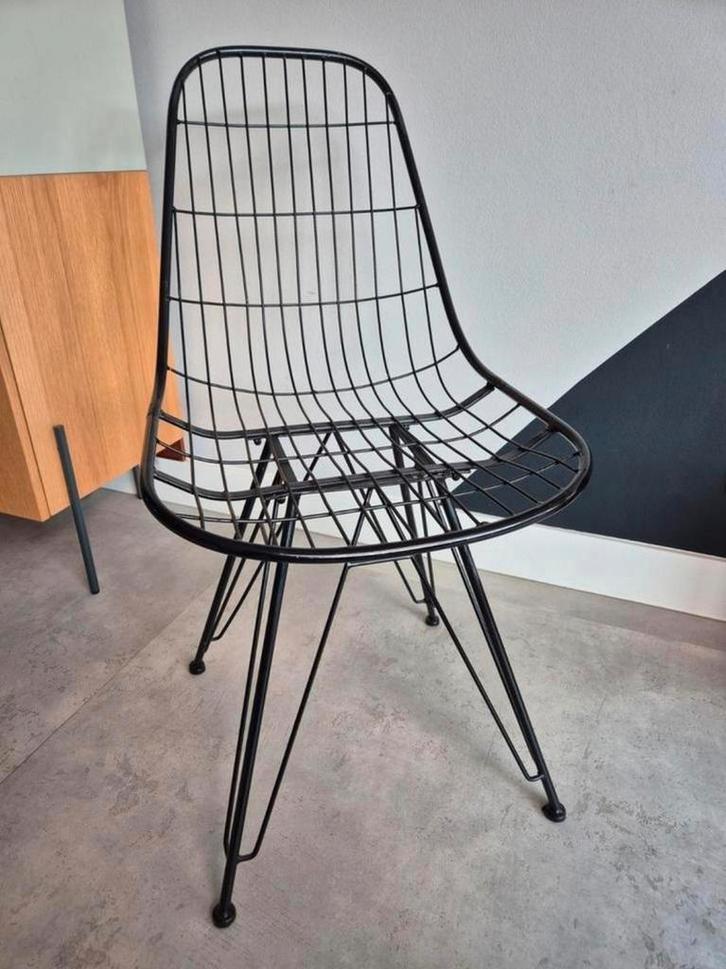 Zwarte metalen draadstoel in Vitra-stijl, Huis en Inrichting, Stoelen, Ophalen