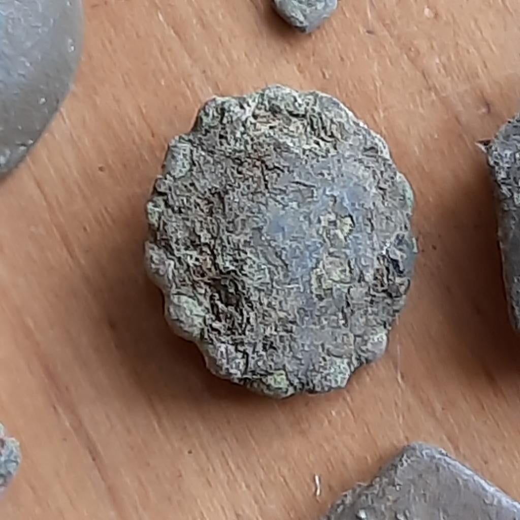 Bodemvondst Friesland: Lot Romeins Middeleeuws Beslag Fibula, Verzenden