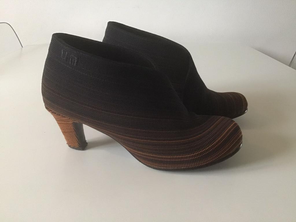 United Nude Fold Mid maat 36 ; hakhoogte 6,5 cm; bruin zwart, Pumps, Bruin, Ophalen of Verzenden, Gedragen