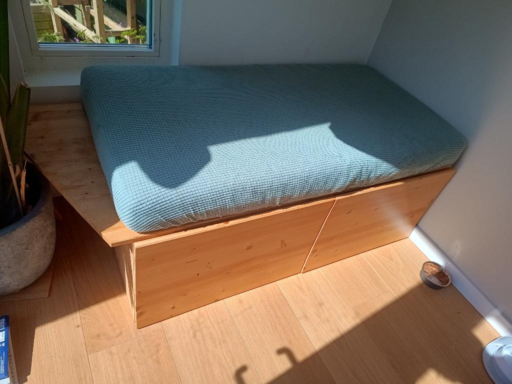 Gratis af te halen: Houten bank, Huis en Inrichting, Ophalen, Minder dan 75 cm, Tweepersoons, Zo goed als nieuw