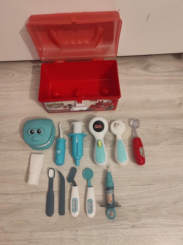 Dokterskoffertje met dokter speelgoed en tandarts speelgoed, Ophalen of Verzenden, Zo goed als nieuw, Jongen of Meisje