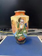 Prachtige Japanse Satsuma-stijl vaas met figuren, Ophalen of Verzenden
