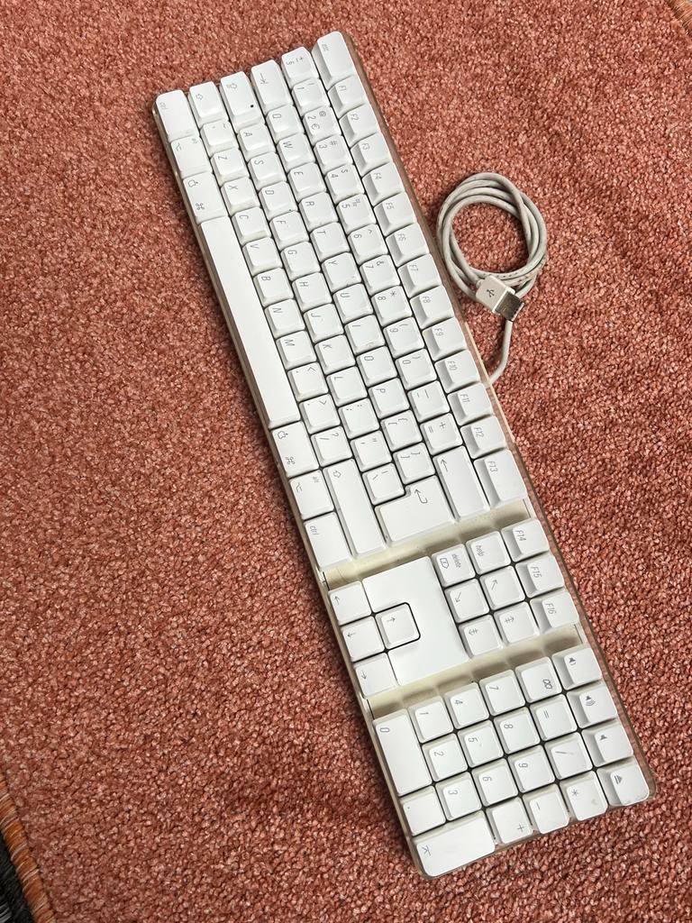 Apple USB Dubbel QWERTY Keyboard A1048 Bedraad - Gebruikt, Ophalen of Verzenden, Qwerty, Gebruikt, Bedraad