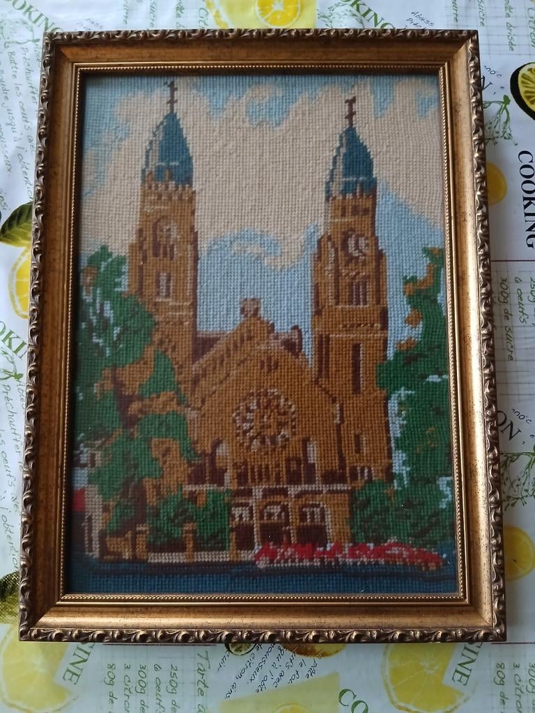 Oud borduurwerk koninginnekerk Rotterdam ingelijst in een ou, Ophalen of Verzenden