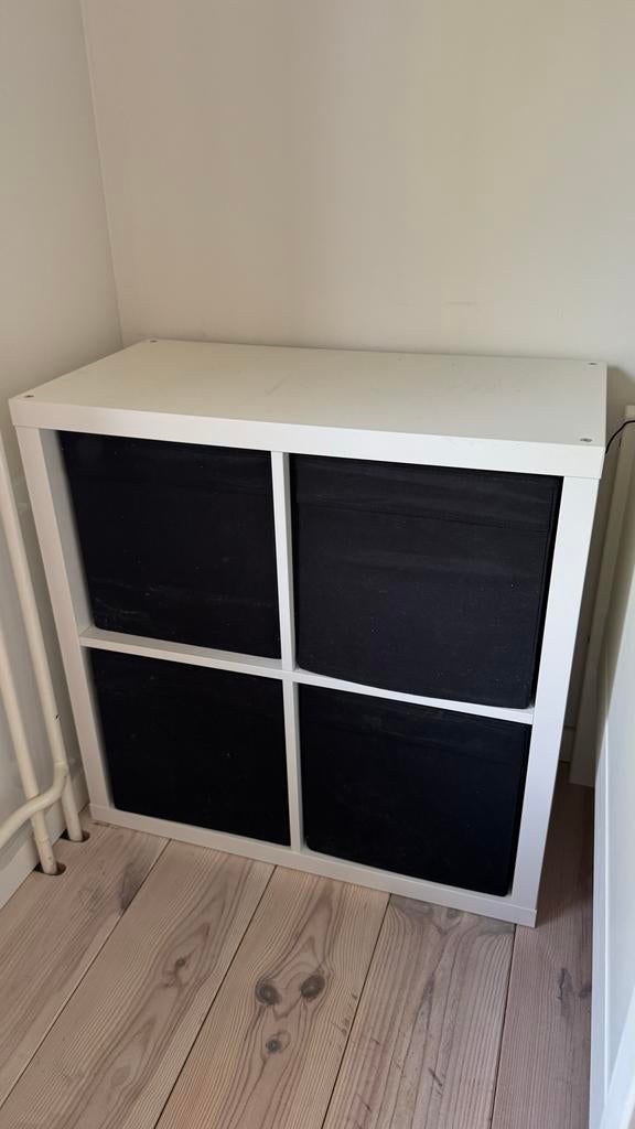Kallax kast met 4 vakken en zwarte stoffen bakken, Ophalen, Gebruikt