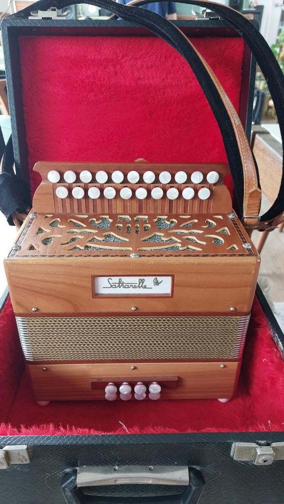 Saltarelle diatonisch knopaccordeon, Muziek en Instrumenten, Accordeons, Ophalen, Zo goed als nieuw, 120-bas, Overige merken