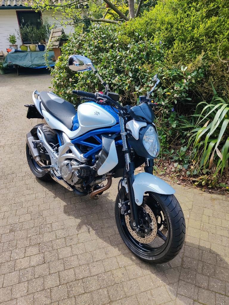 Suzuki Gladius 650, 2 cilinders, Sportuitlaat, Motorrijbewijs A, Gebruikt