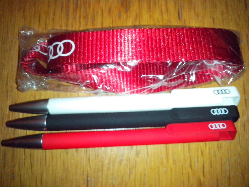 4x Audi: 1x Audi keykoord + 3x Audi pen - wit + zwart + rood, Ophalen of Verzenden, Nieuw, Gebruiksvoorwerp
