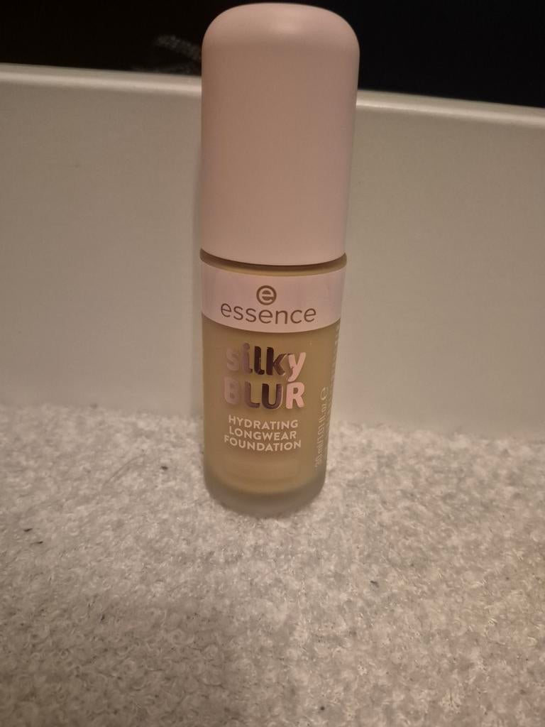 Essence foundation, Ophalen of Verzenden, Ogen