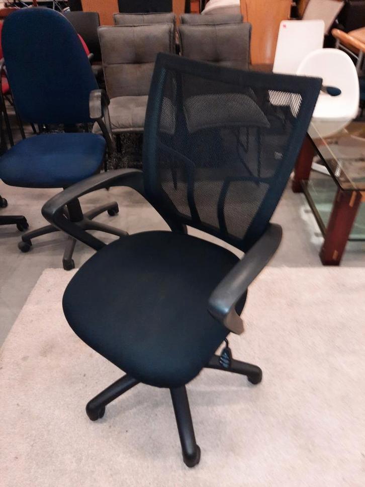 Zwarte bureaustoel met armleuningen, Huis en Inrichting, Bureaustoelen, Gebruikt, Bureaustoel, Zwart, Ergonomisch, Ophalen