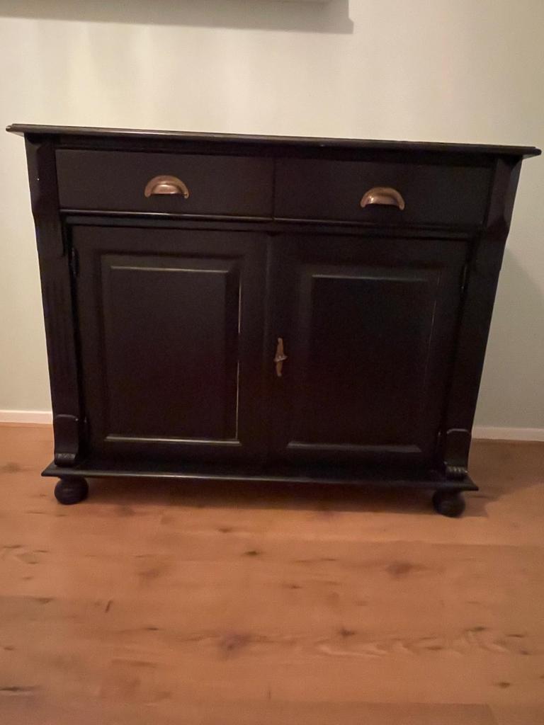 Zwart grenen kast/ sidetable / commode, Ophalen, Gebruikt