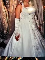 Trouwjurk met hoepel, handschoenen en borduurwerk maat 38/40, Kleding | Dames, Trouwkleding en Trouwaccessoires, Ophalen of Verzenden