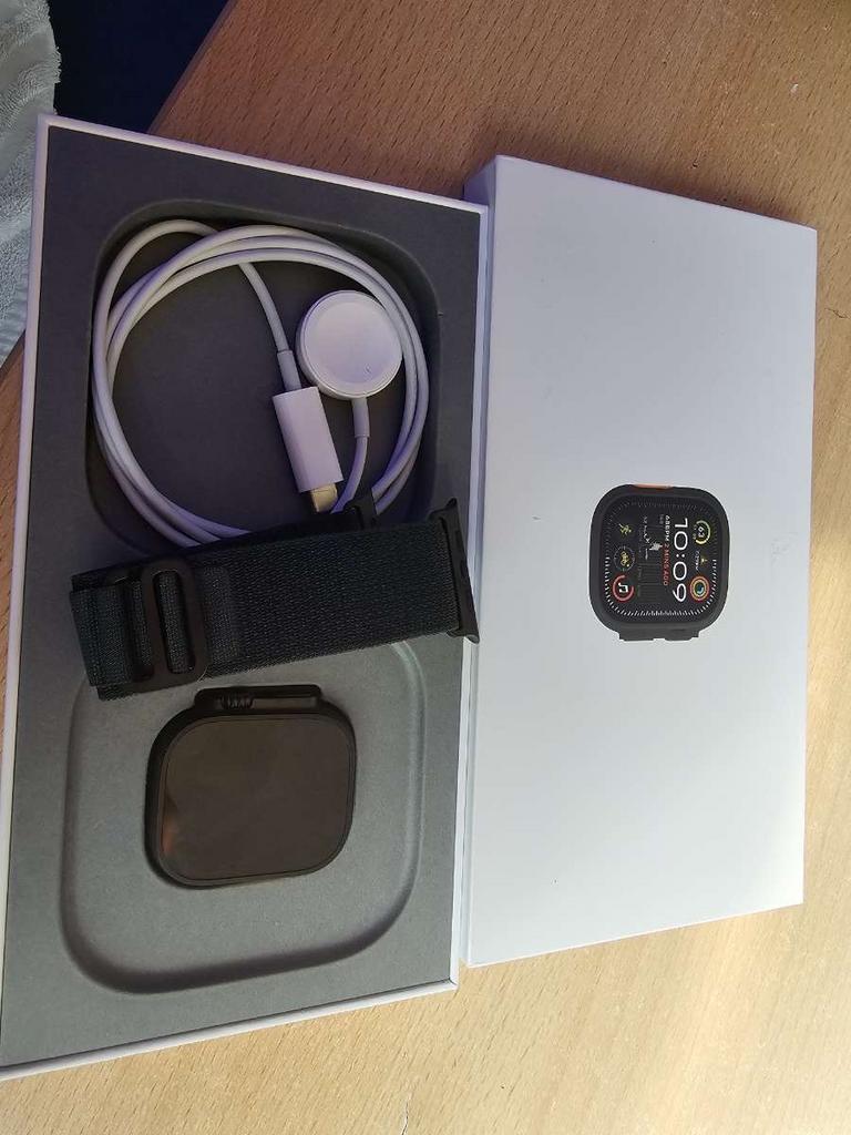 Apple Watch Ultra met Alpine Loop - Zo goed als nieuw, Afstand, Zwart, IOS, Ophalen of Verzenden