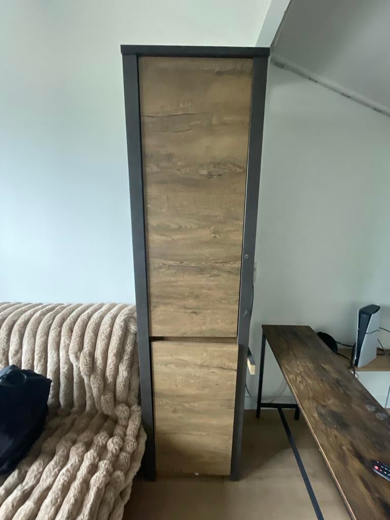 Hoge houten kast met deur en lade, Minder dan 50 cm, Ophalen of Verzenden, Zo goed als nieuw, 150 tot 200 cm