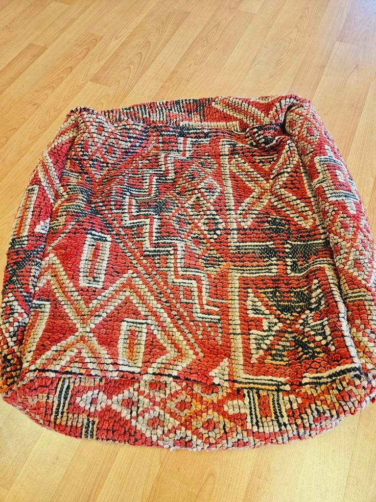 Marokkaanse Berber poef. Mooie dikke wol! Weg = Weg, Huis en Inrichting, Banken | Voetenbanken en Poefen, Overige materialen, Ophalen of Verzenden