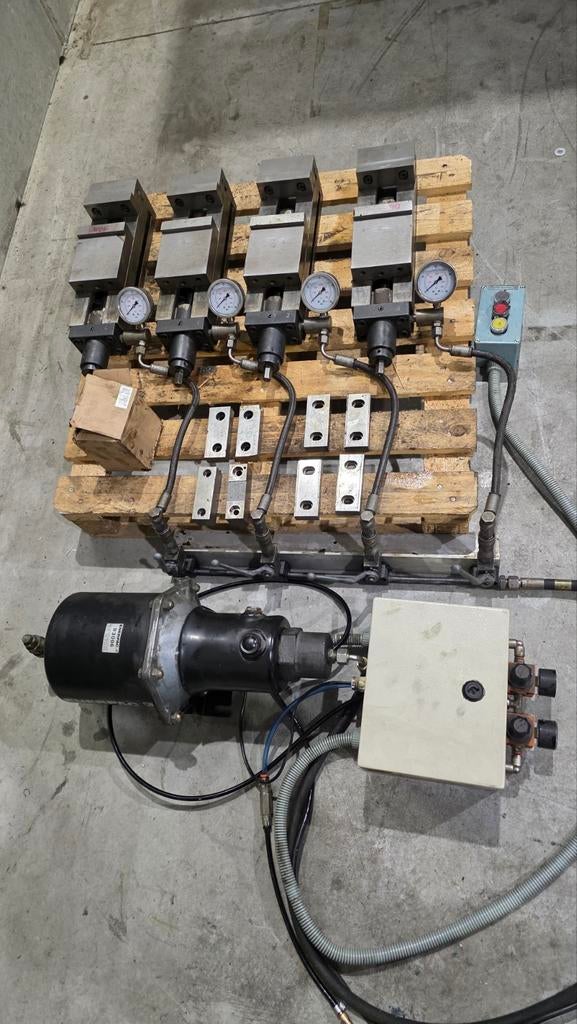 4 x Hydraulische Machinklem met Enerpac Aggregaat, Doe-het-zelf en Verbouw, Ophalen, Gebruikt, Elektrisch, Overige soorten