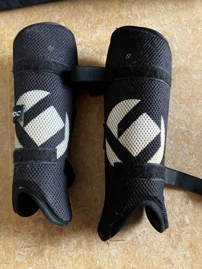 Beenbeschermers hockey, Ophalen, Zo goed als nieuw, Kleding