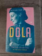 DOLA Over haar schrijversschap en de hele mikmak in nette st, Ophalen of Verzenden, Zo goed als nieuw