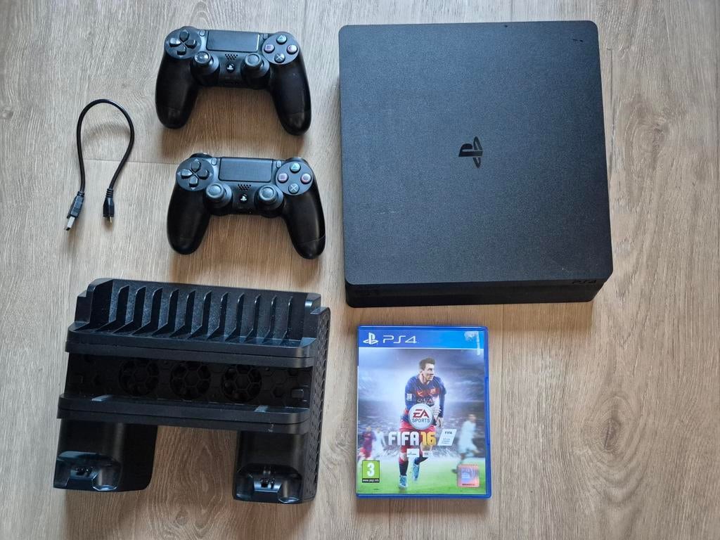 Ps4 met 2 controlers en houder/koeler, Spelcomputers en Games, Spelcomputers | Sony PlayStation 4, Ophalen of Verzenden, Met 1 controller